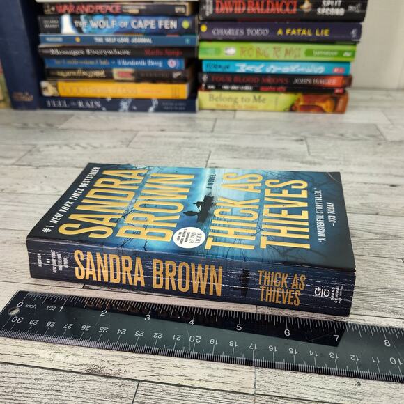 THICK AS THIEVES Sandra Brown Paperback 2021 1st Oversize Mass Market‎ Edition - Picture 7 of 12